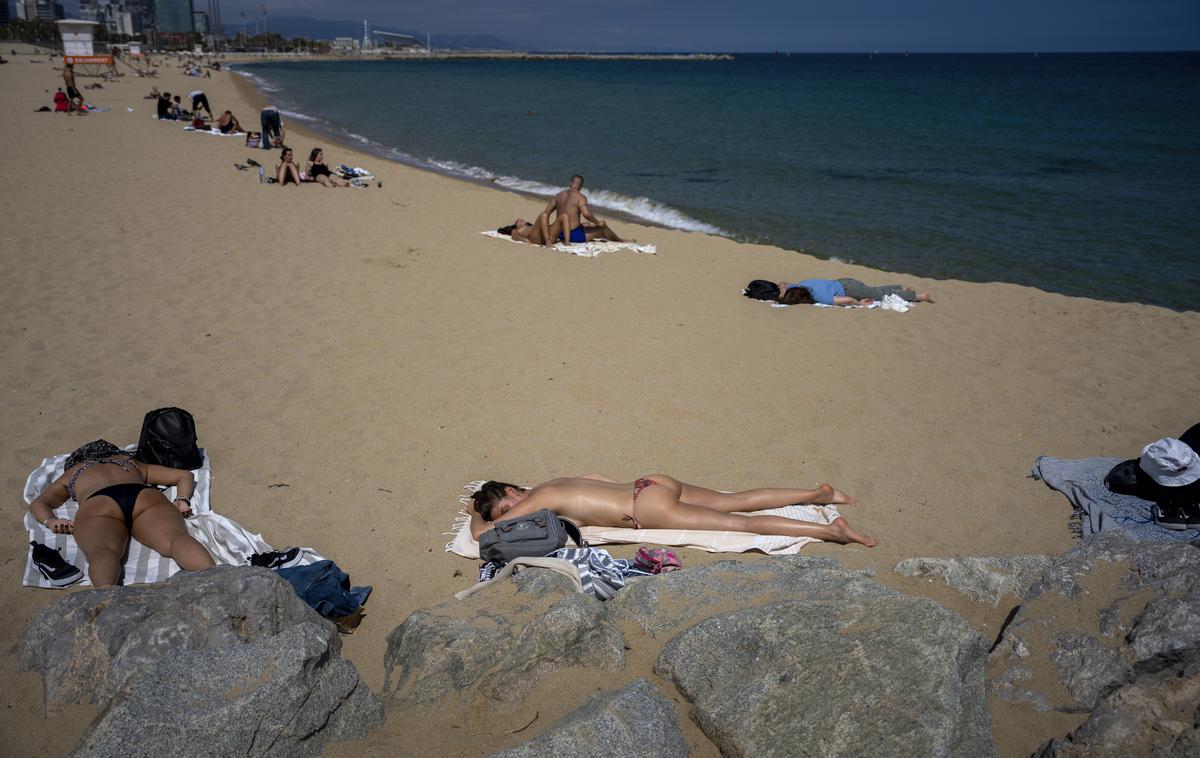 Španija vročina | Vrhunec naj bi vročinski val v državi, ki jo je ponekod prizadela suša, dosegel danes, vroče pa naj bi bilo še v petek.  | Foto Guliverimage