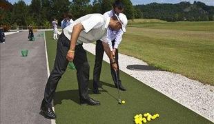 Golf in kozarec vrhunskega vina osvobajata