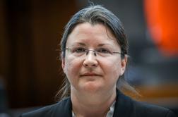 Prejela grozilno pismo iz Domžal: "Nadzorovali te bodo domačini, ki te ne marajo"