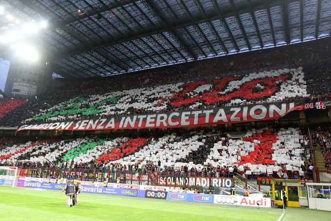 Takole je na zloglasni severni tribuni (Curva Nord) milanskega štadiona San Siro pred tekmami kluba AC Milan. | Foto: Sportida