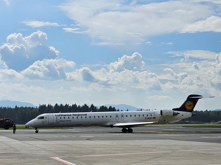 LuxAir "S sedanjim stanjem letalske povezljivosti Slovenije nismo zadovoljni, zato bomo nadaljevali prizadevanja za njeno izboljšanje," je napovedal sekretar na ministrstvu za infrastrukturo Andrej Rajh. | Foto: Srdjan Cvjetović