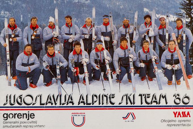 Spominska razglednica jugoslovanske smučarske reprezentance 1985/86 | Foto: 