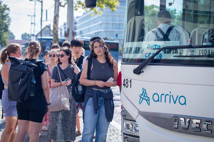 Glavna avtobusna postaja in glavn železniška postaja Ljubljana | Spremenjen cenik IJPP bodo z istim dnevom začeli uporabljati tudi izvajalci javnega avtobusnega prometa v Sloveniji. | Foto Gaja Hanuna