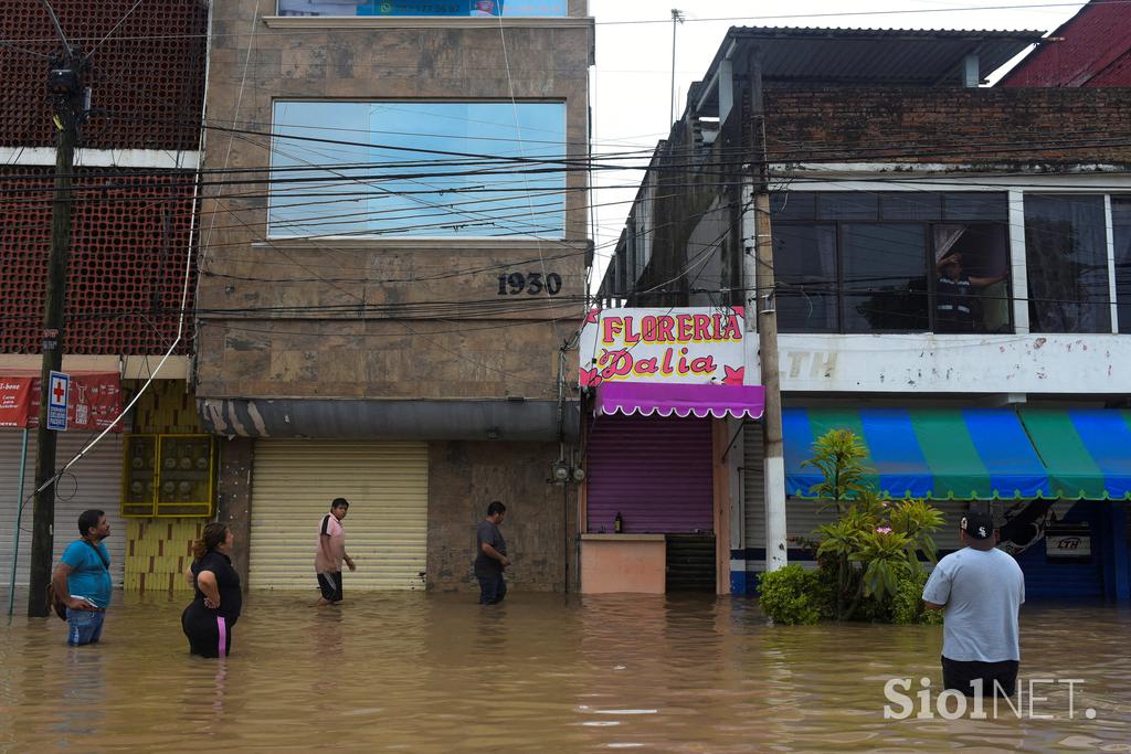 Razdejanje po poplavah v Mehiki
