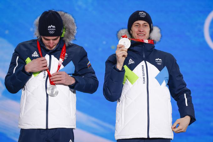 Timi Zajc in Peter Prevc sta v Pekingu osvojila srebrno kolajno na moški ekipni tekmi in zlato na mešani. | Foto: Anže Malovrh/STA