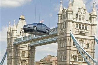 Insignia treščila v London
