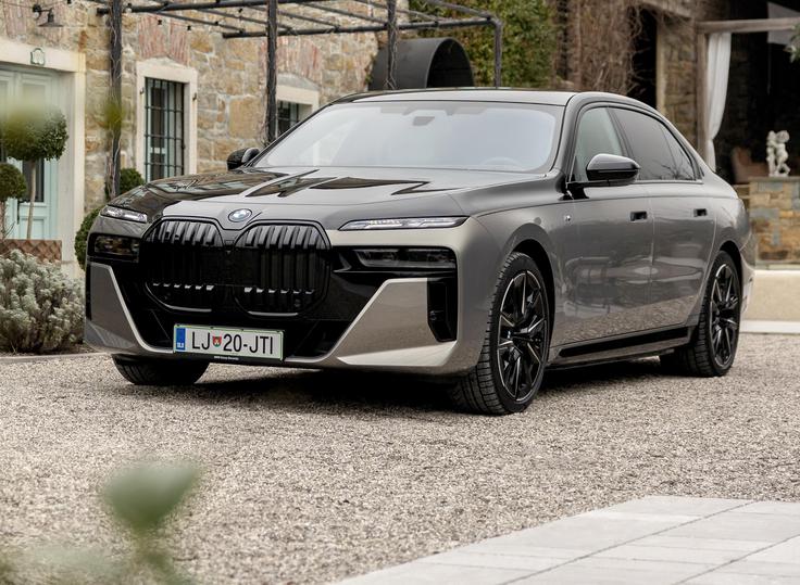 BMW v novi generaciji "sedmice" najbolj do zdaj posnema poteze sestrskega rolls-roycea. | Foto: BMW