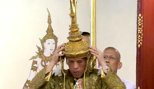 Na Tajskem tudi uradno okronali kralja Vajiralongkorna #foto