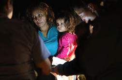 Migrantski starši iščejo svoje otroke, med njimi so tudi dojenčki