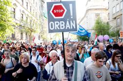 Znova več deset tisoč Madžarov na ulicah proti Orbanu #foto