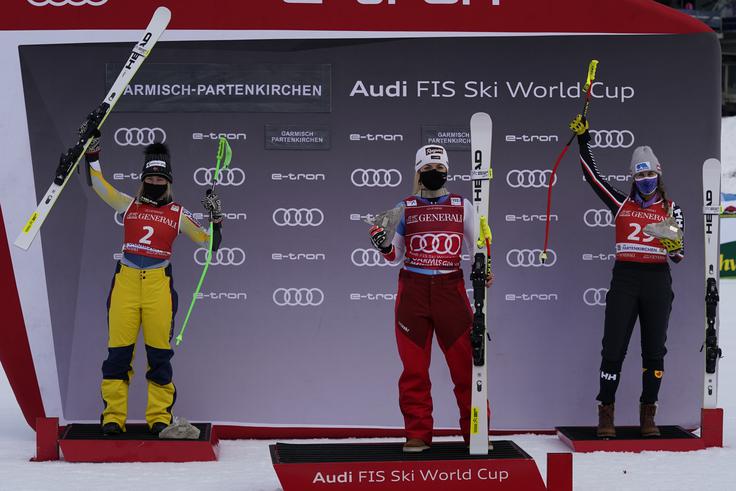 Zmagovalna trojka: Gut-Behramijevi sta se na odru za najboljše pridružili Norvežanka Kajsa Vickhoff Lie in Kanadčanka Marie-Michele Gagnon. | Foto: Guliverimage/Getty Images