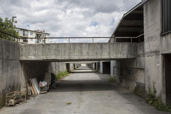 Garaže na Jamovi cesti | Foto: Matej Leskovšek