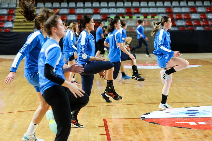 Trening ženske rokometne reprezentance | Slovenke so se zbrale v Ljubljani na pripravah za kvalifikacijski tekmi z Islandijo. | Foto Vid Ponikvar