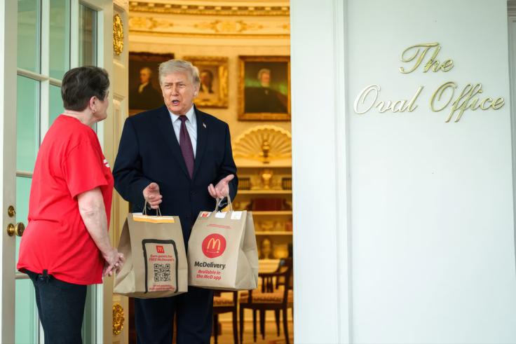 Donald Trump je v Beli hiši prevzel dostavo hrane iz McDonald'sa. | Foto: Profimedia