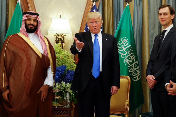 Savdski kralj Salman, ameriški predsednik Donald Trump in | Savdski prestolonaslednik Mohamed bin Salman, ameriški predsednik Donald Trump in njegov zet Jared Kushner na srečanju v Ritz Carlton Hotelu v Riadu lani maja.