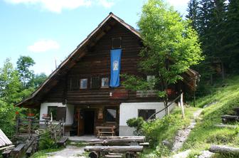 Koča na Klemenči jami pod Ojstrico (1208 m)