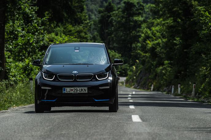 BMW i3s | BMW je lani v Sloveniji registriral 113 vozil i3. To je bil edini električni avtomobil, ki je presegel mejo 100 registracij. | Foto Gašper Pirman