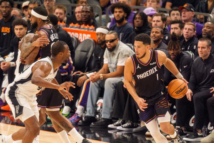 Devin Booker je s Phoenixom porazil San Antonio. | Foto: Reuters