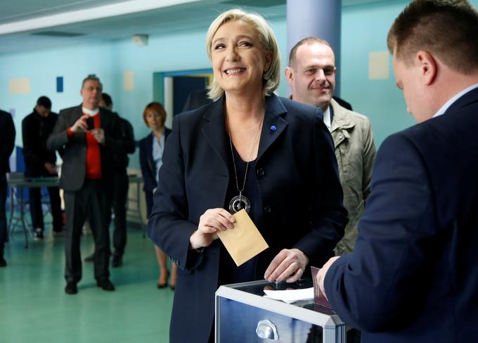 Kot je dejala Le Penova, so Francozi pred izbiro, ali bodo podprli nadaljevanje globalizacije, priseljevanja in prostega pretoka teroristov ali pa bodo glasovali za Francijo, za francosko nacionalno identiteto in varnost. | Foto: Reuters