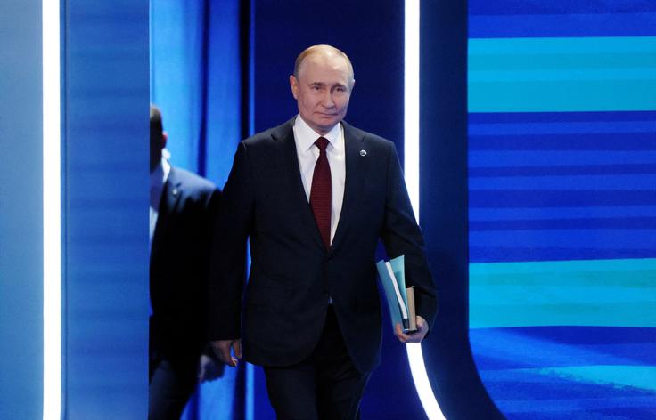Putinov prihod za govorniški pult | Foto: Reuters