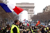 rumeni jopiči protest francija pariz