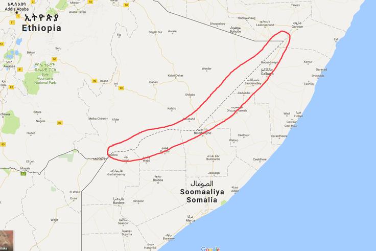 Več kot 800 kilometrov dolg del meje med Etiopijo in Somalijo v regiji Ogaden, kjer večinoma živijo etnični Somalci, a Etiopija trdi, da pripada njej, je že več desetletij glavni razlog za nasilje v regiji. Med drugim je zaradi mejnega spora med letoma 1977 in 1978 izbruhnila tudi vojna. | Foto: Google Zemljevidi
