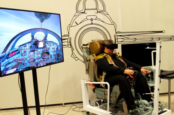 simulator, letenje, pilot, Park vojaške zgodovine Pivka | Foto Matija Lepoša