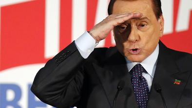 Zmedeni Berlusconi zamešal politična shoda in podprl nasprotnika