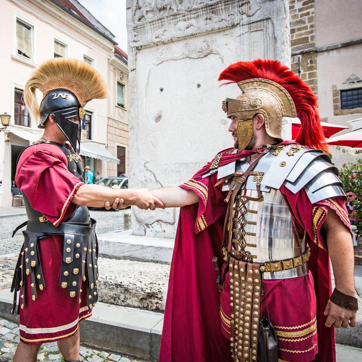 Ste vedeli, da je Ptuj eden od največjih centrov mitraizma v Evropi, saj so tu odkrili pet svetišč, posvečenih bogu Mitri? Dve izvirni svetišči boga Mitre sta še vedno na ogled v neposredni bližini Term Ptuj. | Foto: 