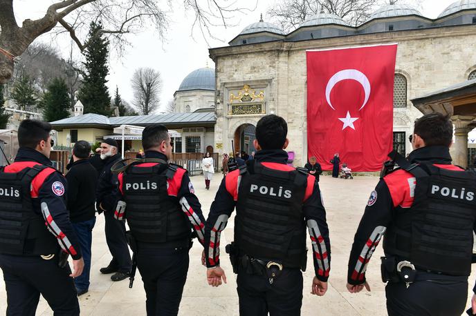 turška policija | Po navedbah lokalnih medijev je bilo izdanih okoli 157 nalogov za prijetje, navaja francoska tiskovna agencija AFP. | Foto Shutterstock