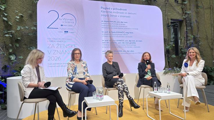 Udeleženke okrogle mize o kariernih možnostih in delovnih pogojih žensk v znanosti (njihova imena na fotografiji zaslona) | Foto: Srdjan Cvjetović