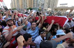 V Kairu se znova zbirajo nasprotniki in podporniki Mursija