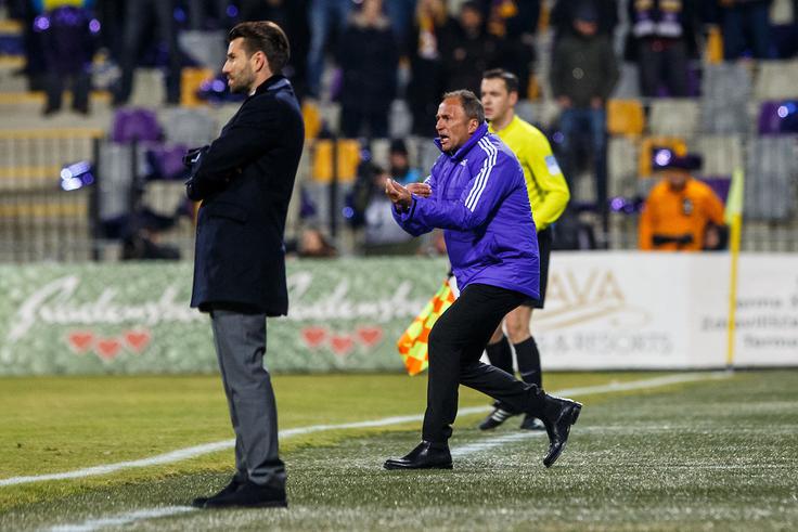 Trenerja Luka Elsner in Darko Milanič sta dajala nasvete igralcem, na koncu pa se je veselil Milanič. | Foto: Grega Valančič/Sportida
