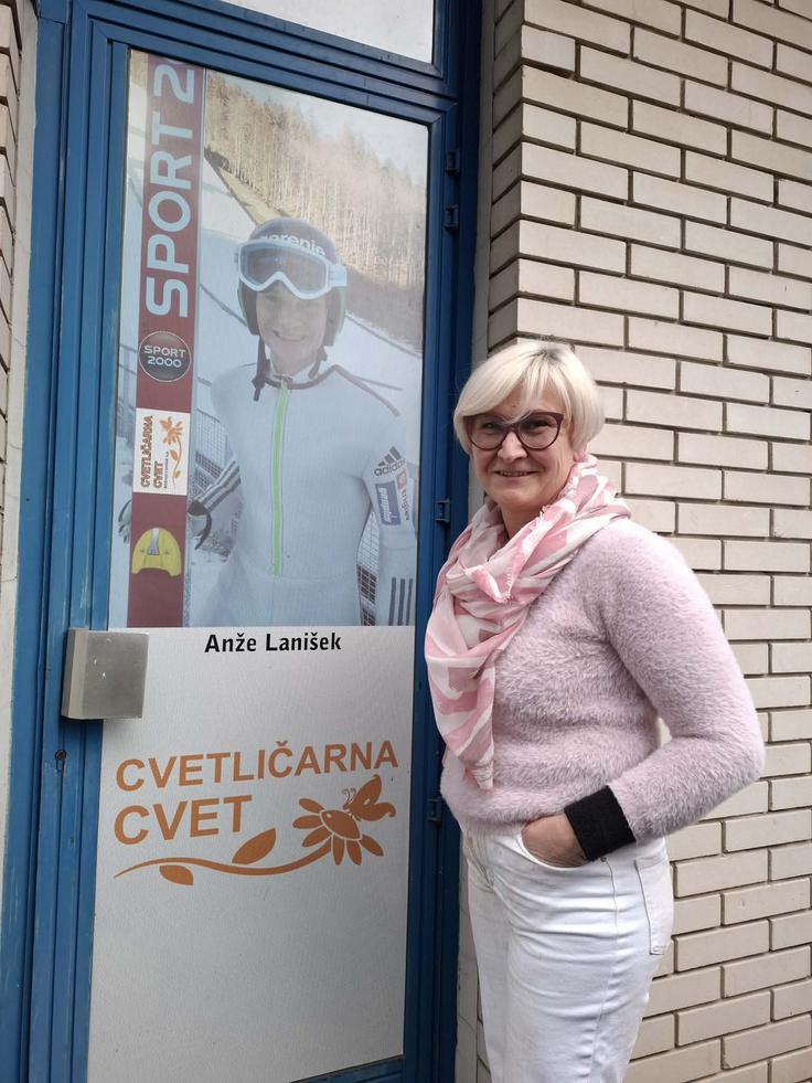 Andrejo Lanišek smo zmotili v družinski cvetličarni v Ljubljani. Na začetku njegove kariere je bila njegov prvi pokrovitelj. | Foto: R. P.