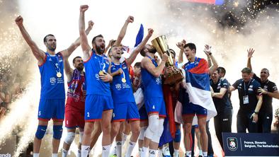 Poljub prikupne Italijanke, ki je ukradla srce srbskemu junaku