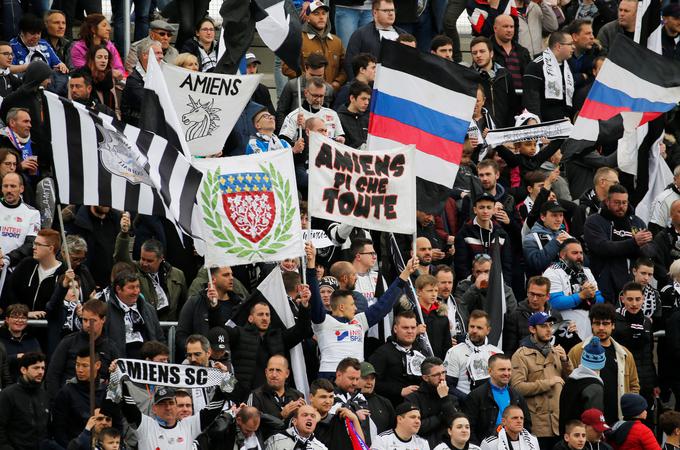 Navijači Amiensa upajo, da si bodo njihovi ljubljenci še tretjič zaporedoma zagotovili obstanek v prvi ligi. | Foto: Reuters