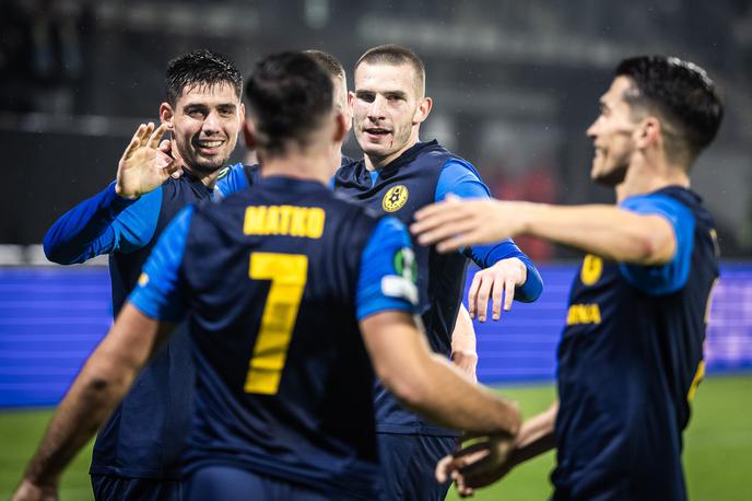 NK Celje : Istanbul Basaksehir | Celjani so nadigrali Istanbul Basaksehir in vknjižili premierno zmago v konferenčni ligi. | Foto Jure Banfi