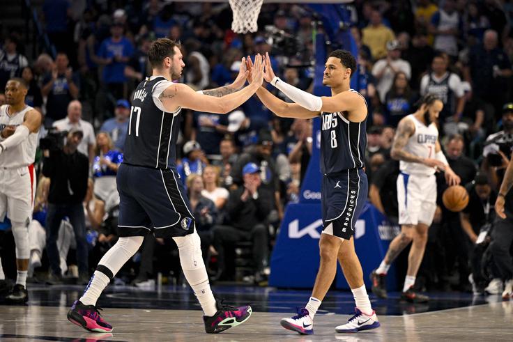 Luka Dončić Dallas Mavericks Josh Green | Foto: Reuters