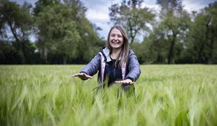 Življenje za kolesarstvo: Mia Radotić, Hrvatica, ki vodi slovenske kolesarke #video