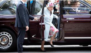 Potrjeno: britanski kraljici prav zares nekdo uhodi čevlje #video