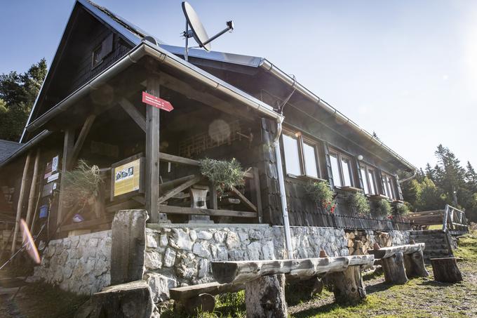 Ljubitelji planinstva so leta 2017 Roblekov dom na Begunjščici izbrali za naj planinsko kočo. | Foto: Bojan Puhek