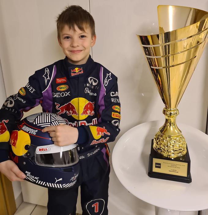 Na dirki v Italiji vozi tudi Nik Ščulac, 12-letni Koprčan. | Foto: osebni arhiv/Lana Kokl