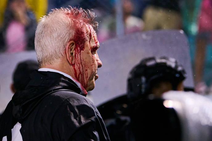 Javier Aguirre, Mehika | Mehiški selektor je okrvavljen zapuščal stadion v San Pedro Suli.  | Foto Guliverimage