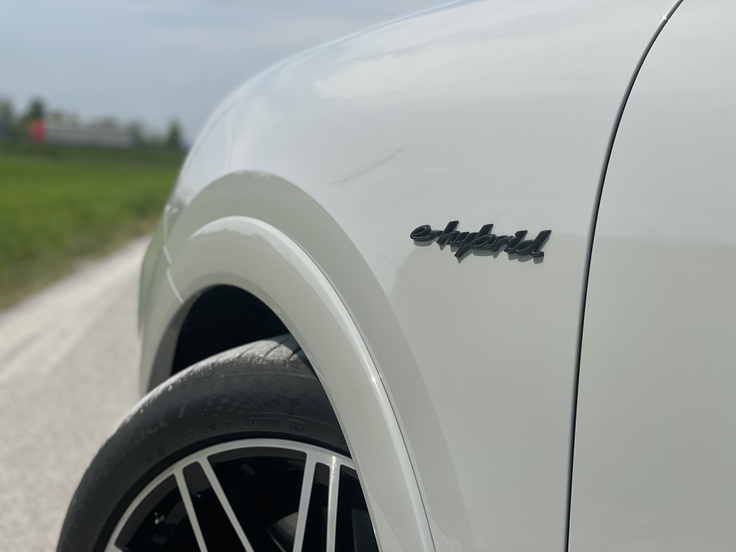 Porsche cayenne | Foto: Gregor Pavšič