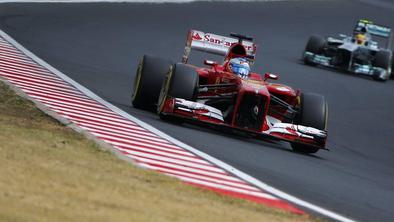 Alonso trikrat nelegalno uporabil DRS-sistem, a ne bo kaznovan