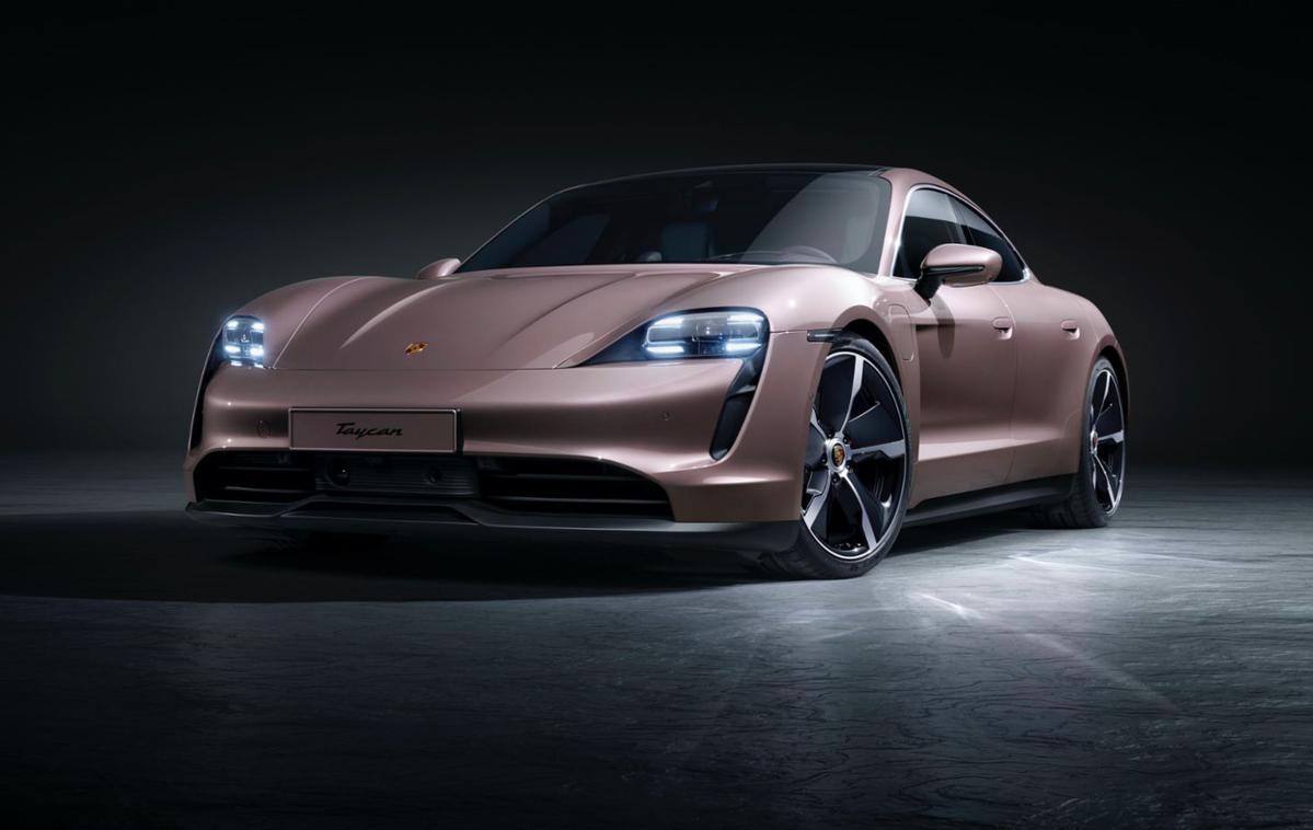 Porsche taycan | Vstopni model se bo imenoval taycan in bo od štirikolesno gnanega taycana 4S cenejši za 23 tisoč evrov. | Foto Porsche