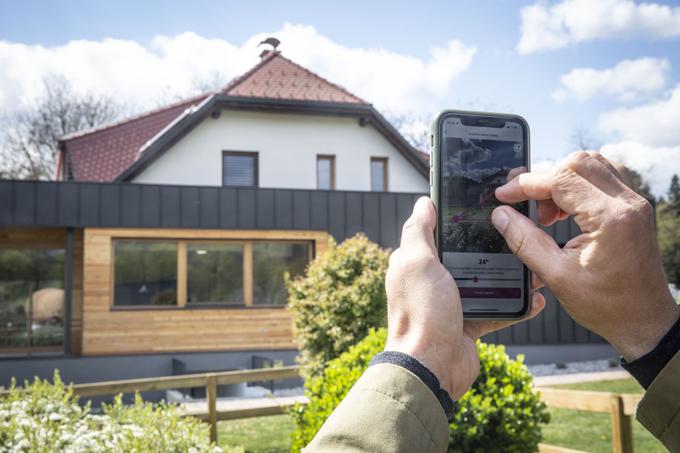 Aplikacija vam bo pomagala oceniti naklon vaše strehe.  | Foto: Bojan Puhek