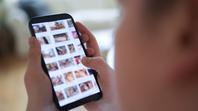 Vsaka deseta srednješolka meni, da je zasvojena s spletno pornografijo