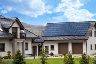 Sončna elektrarna s hranilnikom že od 79 evrov na mesec