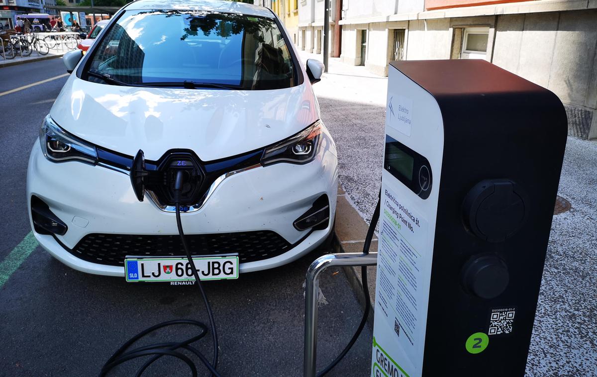 električna polnilnica | Slovenijo so pri ACEA vključili v razred držav, ki imajo od 500 do tisoč javnih električnih polnilnic. | Foto Gregor Pavšič